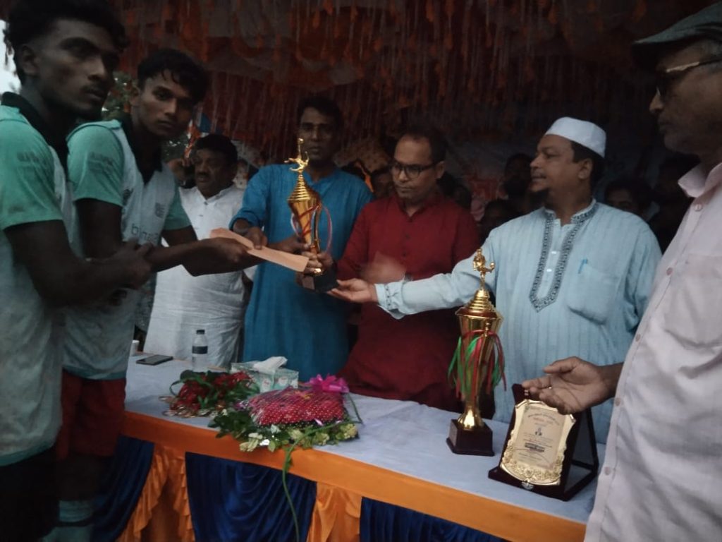 The final match of the Futsal Prize Money Football Tournament 2025 organized by Adatola Mouchak Sangha was held in Bholahat.