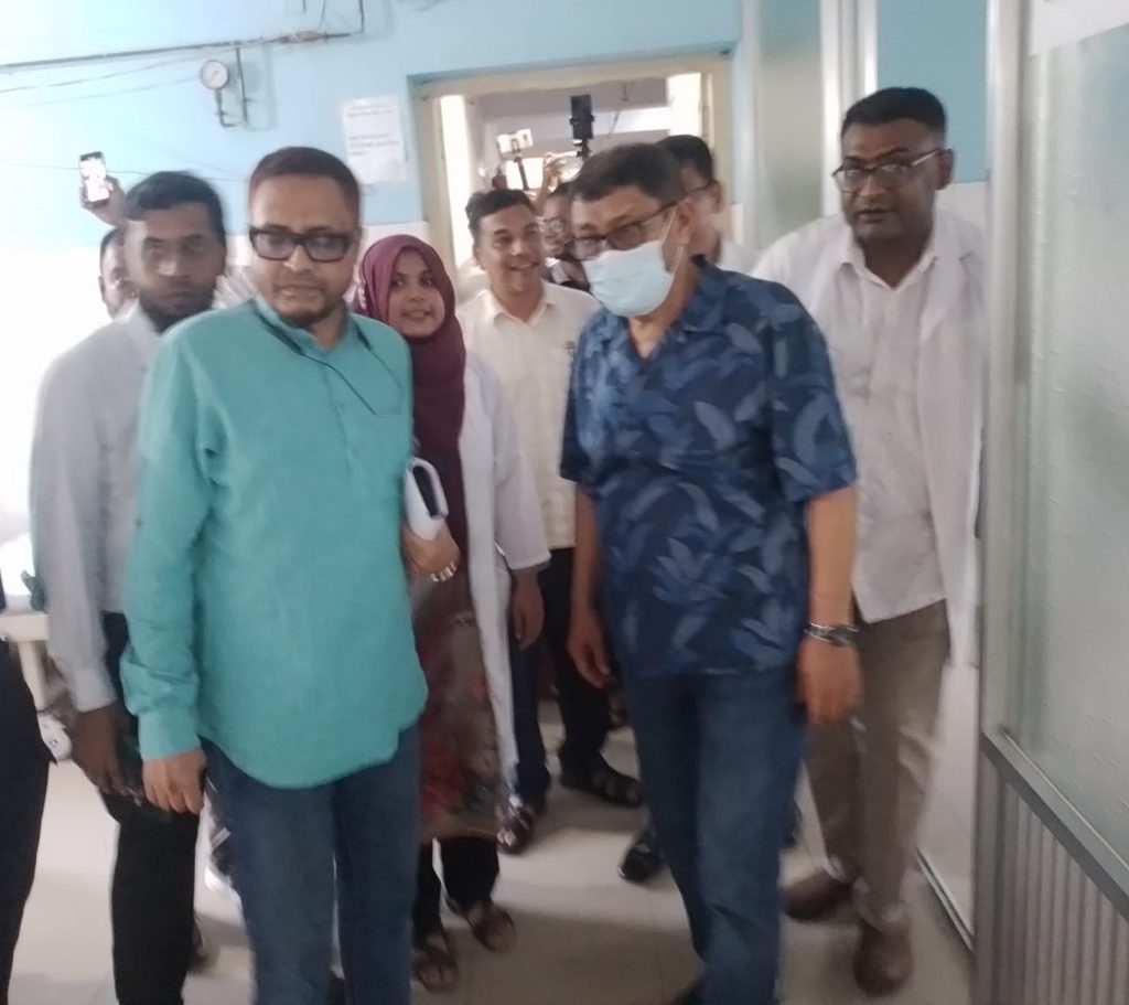 Health Minister suddenly arrives in Kalai, visits wards, inquires about services