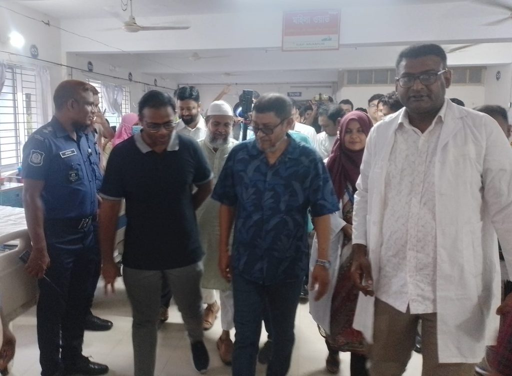 Health Minister suddenly arrives in Kalai, visits wards, inquires about services