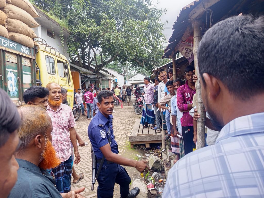 Fined for illegal storage of fertilizer at Magura's Alamkhali market, 79 sacks seized