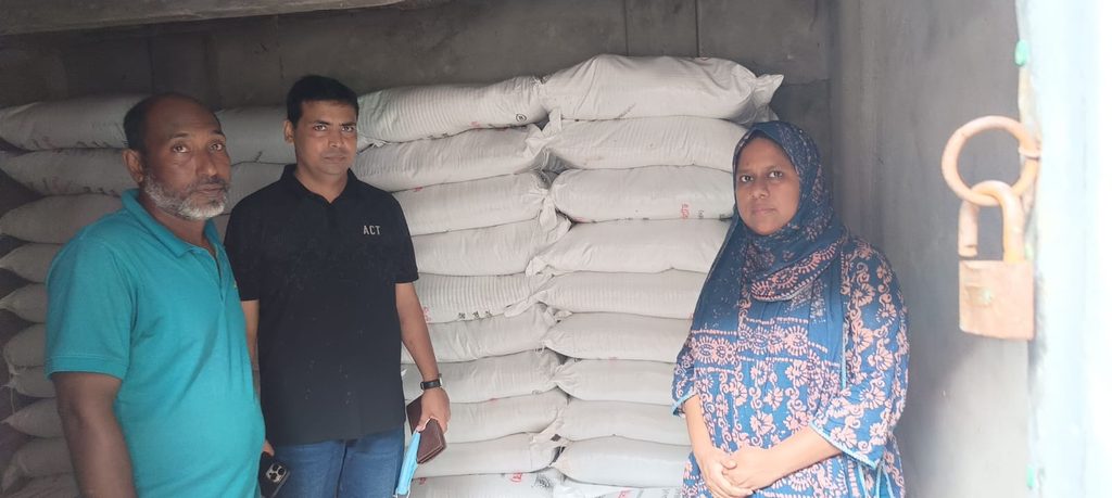 Fined for illegal storage of fertilizer at Magura's Alamkhali market, 79 sacks seized
