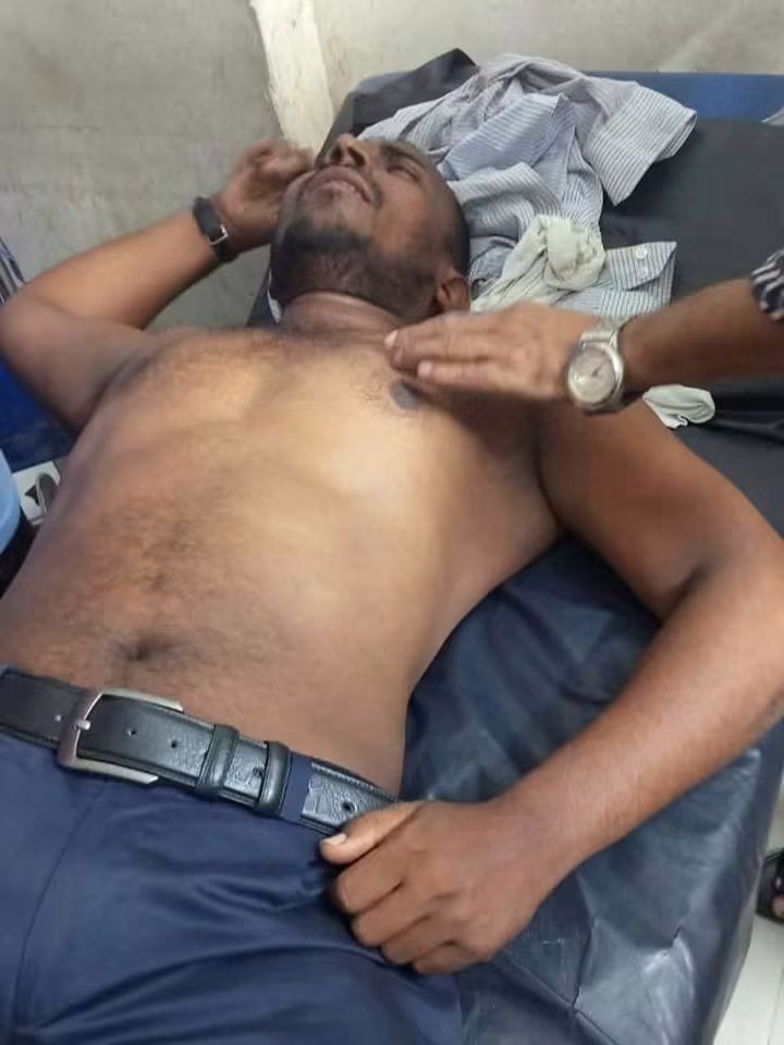 In Dumuria, Khulna, a sales representative of Reneta Pharma Limited was stabbed and robbed of Tk 3 lakh.